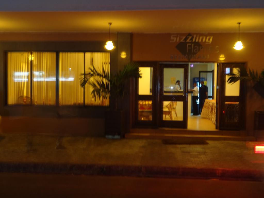Regency Park Hotel Mombasa Exteriör bild